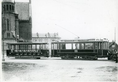 221 og 92 ved Sagene kirke 1916