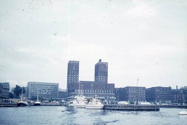 1092	Rådhuset sett fra sjøen	