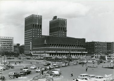 1190	Rådhuset med biltrafikk	