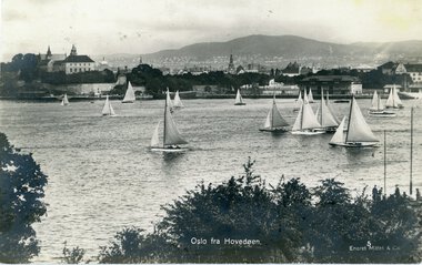 1168	Fra Hovedøen	«Gutta» fra KNS på seiltur?  Vi ser Akershusstranda en gang på 1920-tallet?