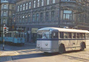 Trolleybuss linje 21 og sporvogn til Sagene, siste dag med trolleybussdrifft i linje 21.