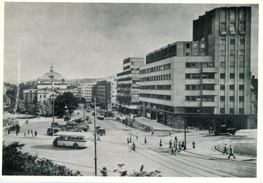 1283	Stortingsgata buss i forkant.