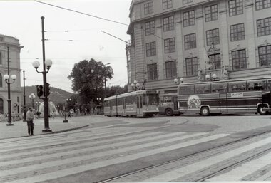0954	SL 79, vogn 111 forbi Østbanen.