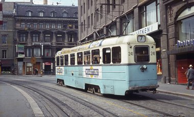 1110	Vogn 241 i Kirkeristen på vei mot Stortorvet