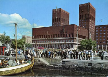 1191	Rådhuskaia med fiskekjøpere