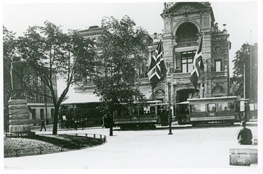 Vogn 135 og 152 i Stortingsgaten ved Tivoli	