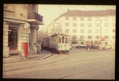 0103		Vogn 86 sleper en kornvogn som skal til opphugging på Vålerenga.