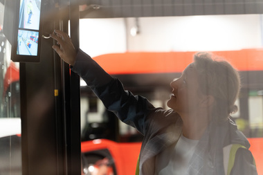 Birte Sjule besøker Unibuss