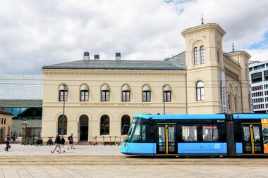 SL18 passerer Nobels Fredssenter på Aker Brygge  sommer