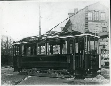 Motorvogn 17 ved Homansby vognhall