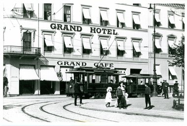 1276	Karl Johans gate og Rosenkrantz gate, Grand Hotel gammel fasade	
