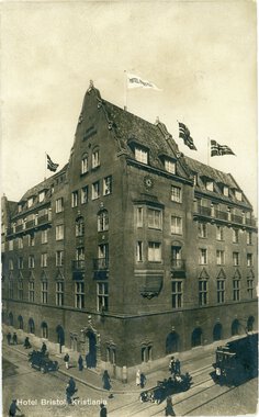 0966	Postkort sendt 28. februar 1923.