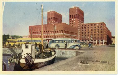 1198	Biler busser ved Rådhusbrygga.