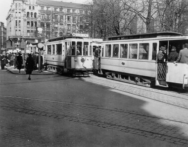 84 og 635 på Stortorvet sommeren 1940