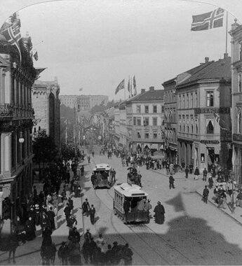 17.mai hestesporvogn i Karl Johans gate	