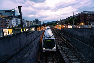 T-bane på vei inn i tunnelen på Majorstua