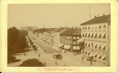 Kristiania Sporveisselskab i krysset Karl Johans gate og Rosenkrantz gate