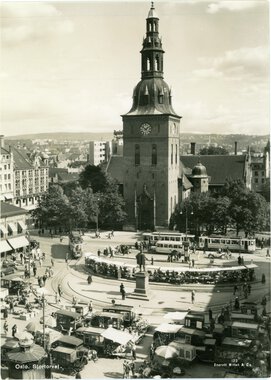 1219	Domkirken og trikkesløyfa. 	