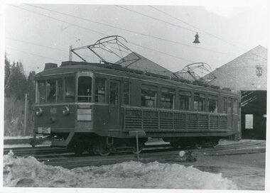 Vogn 401 fotografert vinterstid på Avløs - påmontert skistativ