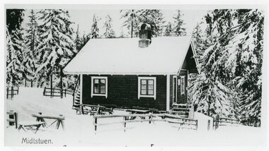 Stasjonshuset ved Midtstuen. 
