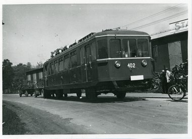 Vogn 402 i transport fra Skøyen til Avløs