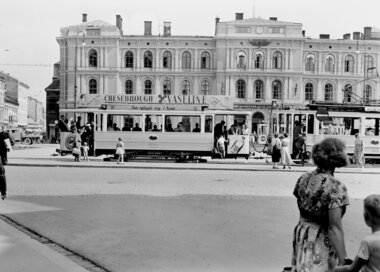 94 og 533 Jernbanetorget mot vest (Skøyen)