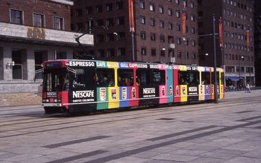 1119	Vogn 135 med helreklame foran Rådhuset