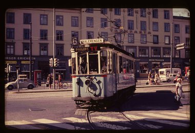 Vogn 105 kjører fra Majorstuen for siste gang