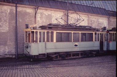 0220	Vogn 48 ved siden av vognhallen på Vålerenga.
