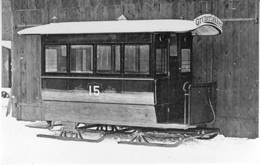 En av i alt 17 "sleder" til vinterbruk før systematisk snørydding kom i gang i 1885.