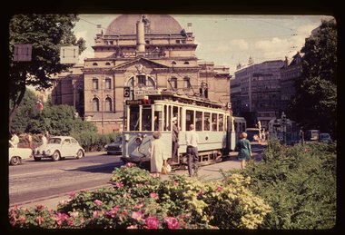 105 ved Nationaltheatret