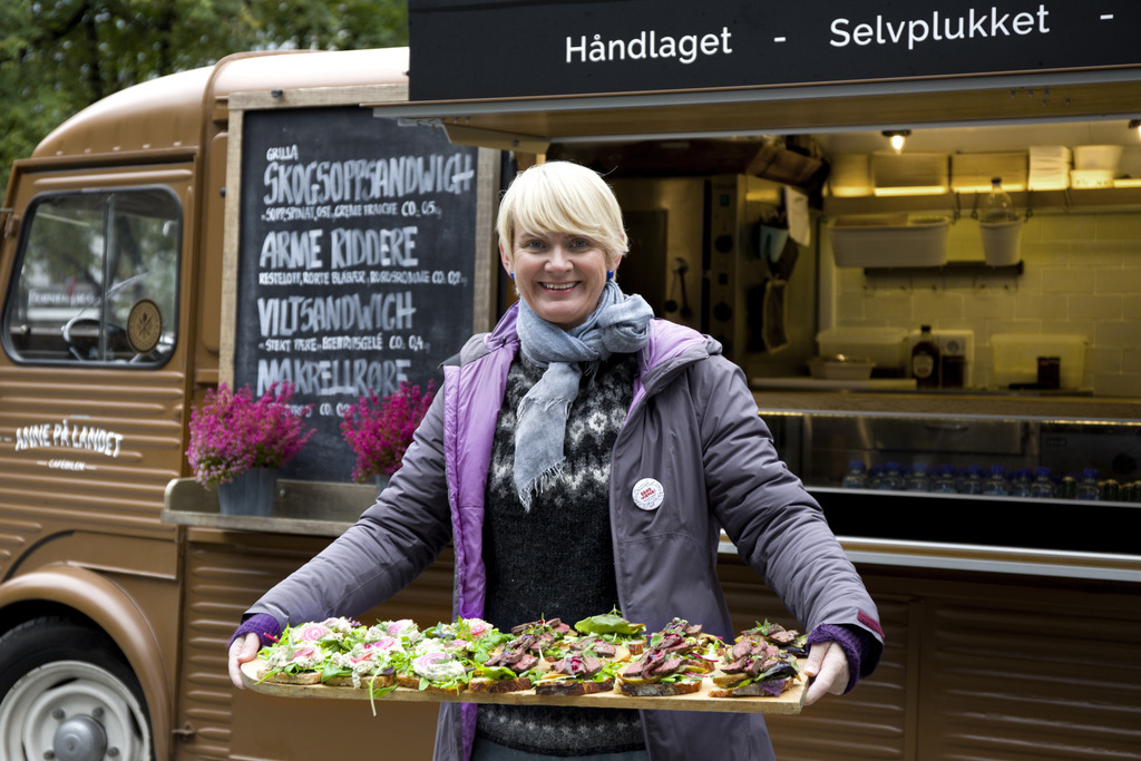 Torunn Nordbø med brødskiver