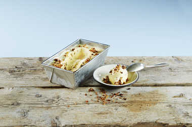 Iskrem med rugbrødsmuler