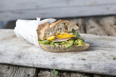 Baguette med kylling, avokado og rømmedressing_liggende1