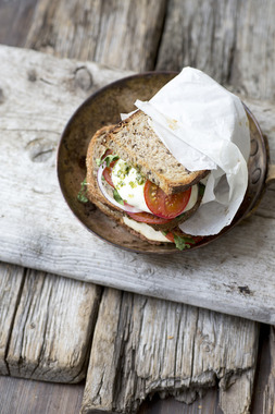 dobbeldekker_pesto_mozzarella_tomat_høyde_1