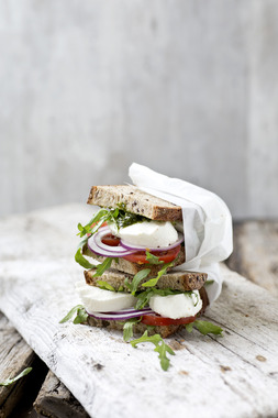 dobbeldekker_pesto_mozzarella_tomat_høyde_3