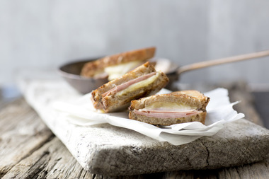 grov toast ost og skinke og sennep bredde