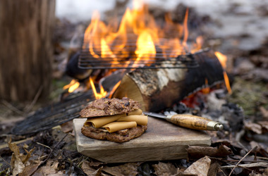 Müslirundstykke_brunost_bål_bredde
