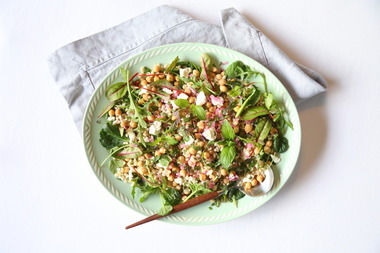 Byggrynssalat med feta og mynte