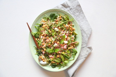 Byggrynssalat med feta og mynte