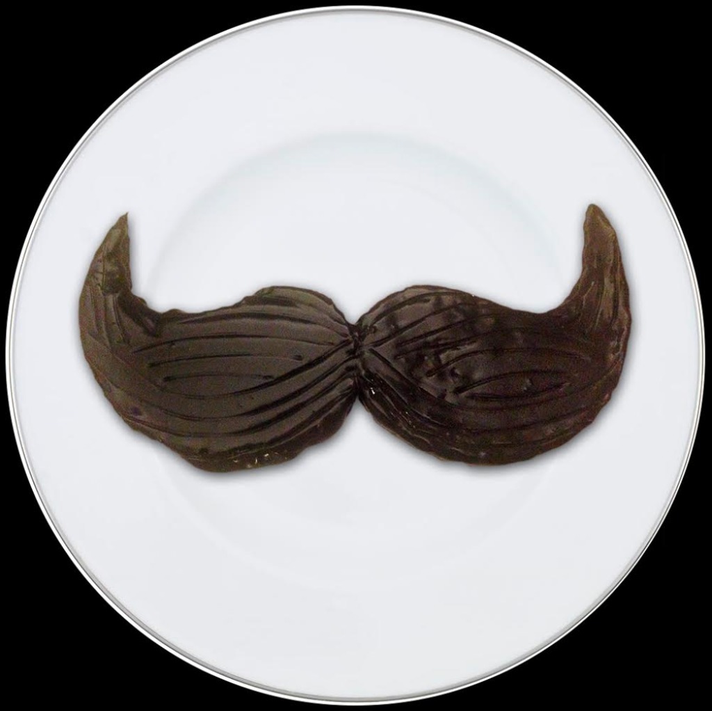 Bartekake med browniebunn og lakrisglasur