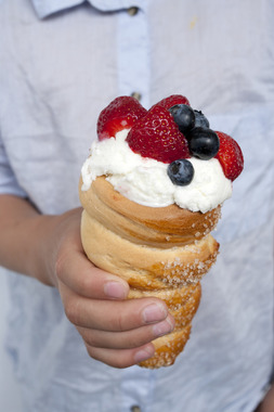 Cones med iskrem og bær