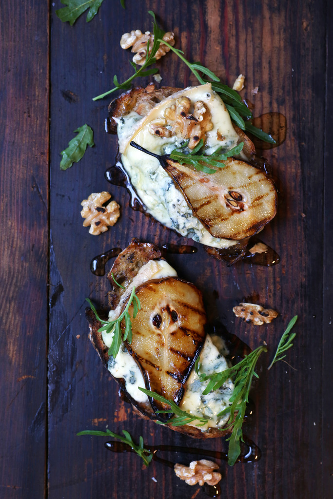 Bruschetta med pære og blåmuggost