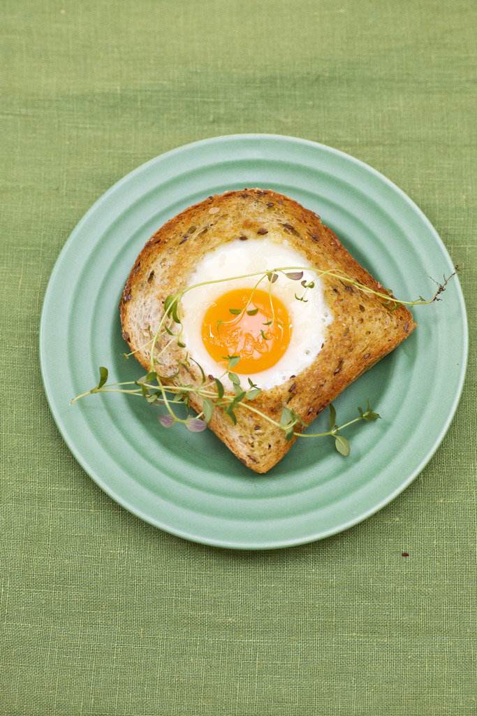 Speilegg i brødskive