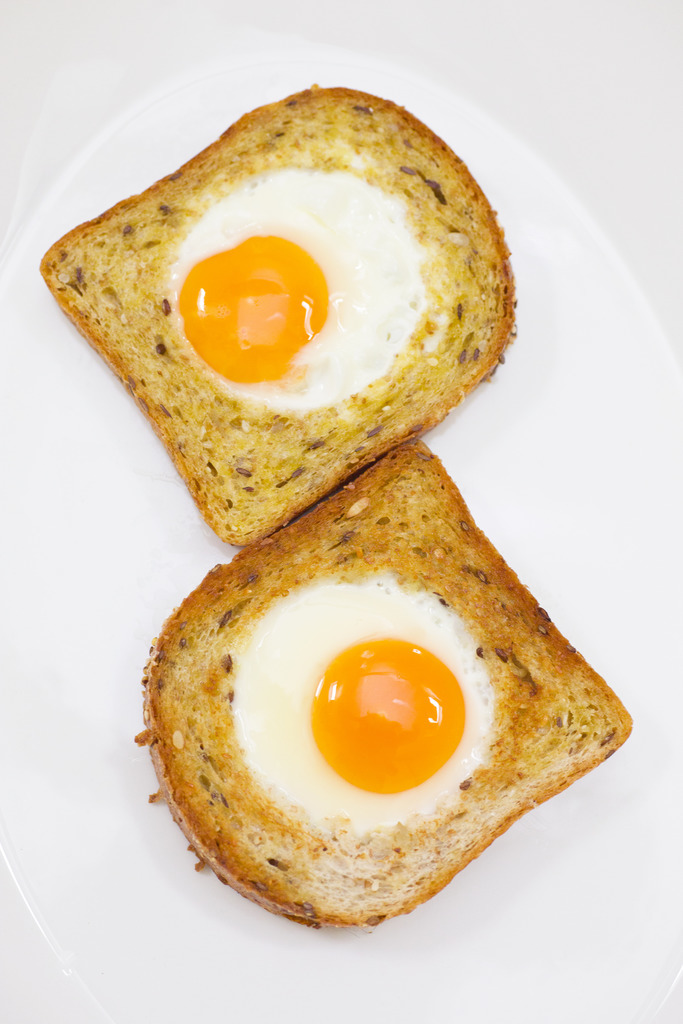 Speilegg i brødskiva