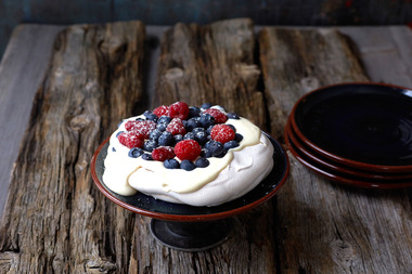 Pavlova med bær - bredde