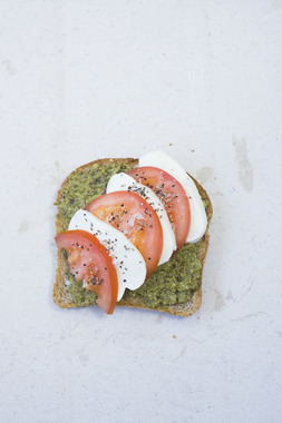 Vegetarskive med mozzarella og tomat