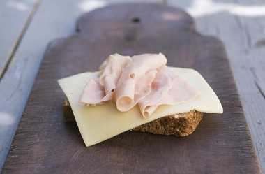 Skive med skinke og gulost