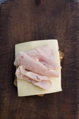 Skive med skinke og gulost