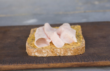 Skive med grov sennep og skinke